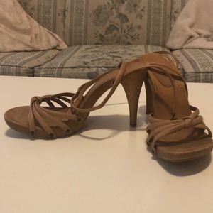 Candie’s wooden strappy heels (9)
